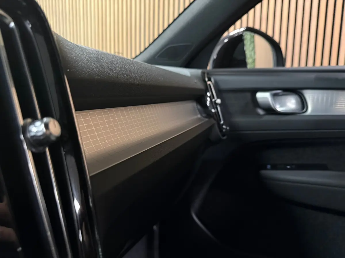 T4 R-Design T4 Recharge R-Design | Bestuurdersstoel elektrisch geheugen | Adaptieve Cruise Control | Stoel en Stuurwielverwarming | Parkeercamera | Standkachel met Volvo On Call App | Pilot 