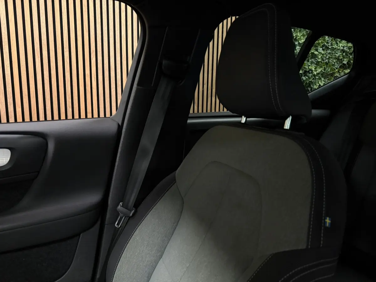 T4 R-Design T4 Recharge R-Design | Bestuurdersstoel elektrisch geheugen | Adaptieve Cruise Control | Stoel en Stuurwielverwarming | Parkeercamera | Standkachel met Volvo On Call App | Pilot 