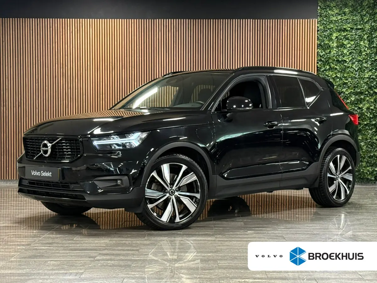 T4 R-Design T4 Recharge R-Design | Bestuurdersstoel elektrisch geheugen | Adaptieve Cruise Control | Stoel en Stuurwielverwarming | Parkeercamera | Standkachel met Volvo On Call App | Pilot 