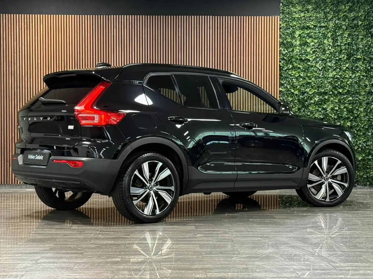 T4 R-Design T4 Recharge R-Design | Bestuurdersstoel elektrisch geheugen | Adaptieve Cruise Control | Stoel en Stuurwielverwarming | Parkeercamera | Standkachel met Volvo On Call App | Pilot 