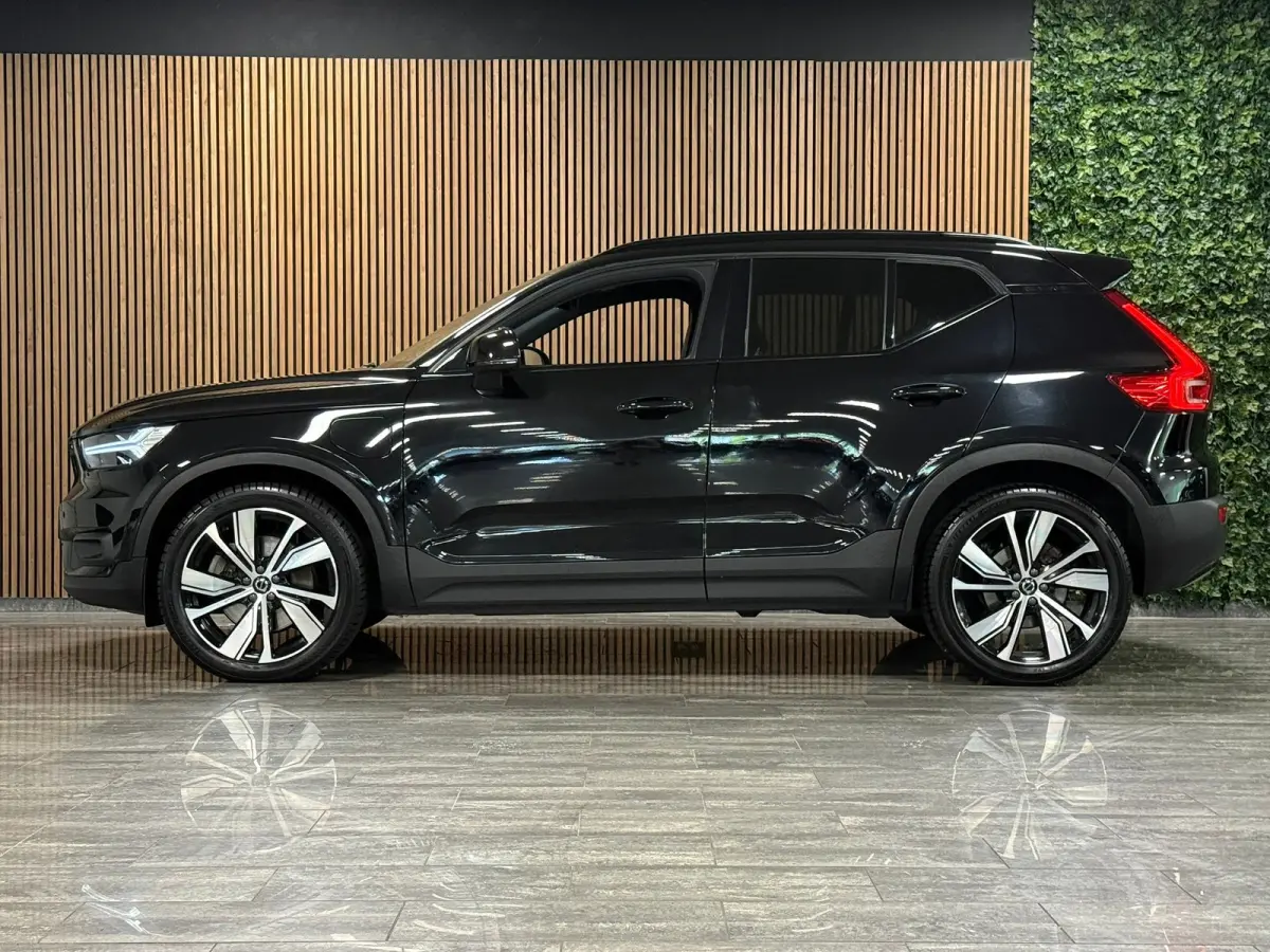 T4 R-Design T4 Recharge R-Design | Bestuurdersstoel elektrisch geheugen | Adaptieve Cruise Control | Stoel en Stuurwielverwarming | Parkeercamera | Standkachel met Volvo On Call App | Pilot 