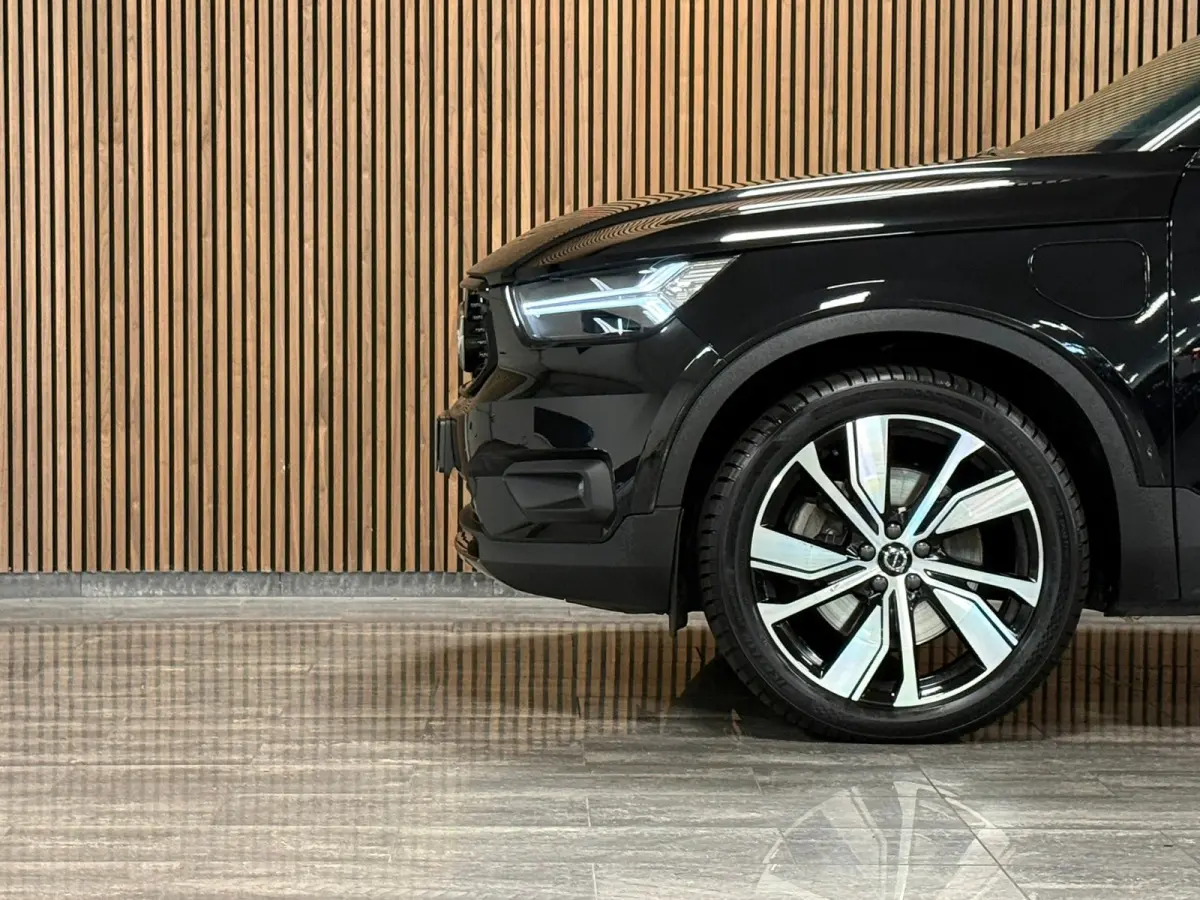 T4 R-Design T4 Recharge R-Design | Bestuurdersstoel elektrisch geheugen | Adaptieve Cruise Control | Stoel en Stuurwielverwarming | Parkeercamera | Standkachel met Volvo On Call App | Pilot 