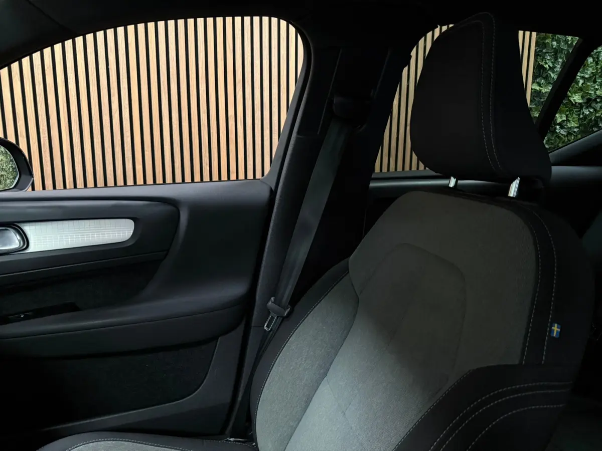 T4 R-Design T4 Recharge R-Design | Bestuurdersstoel elektrisch geheugen | Adaptieve Cruise Control | Stoel en Stuurwielverwarming | Parkeercamera | Standkachel met Volvo On Call App | Pilot 