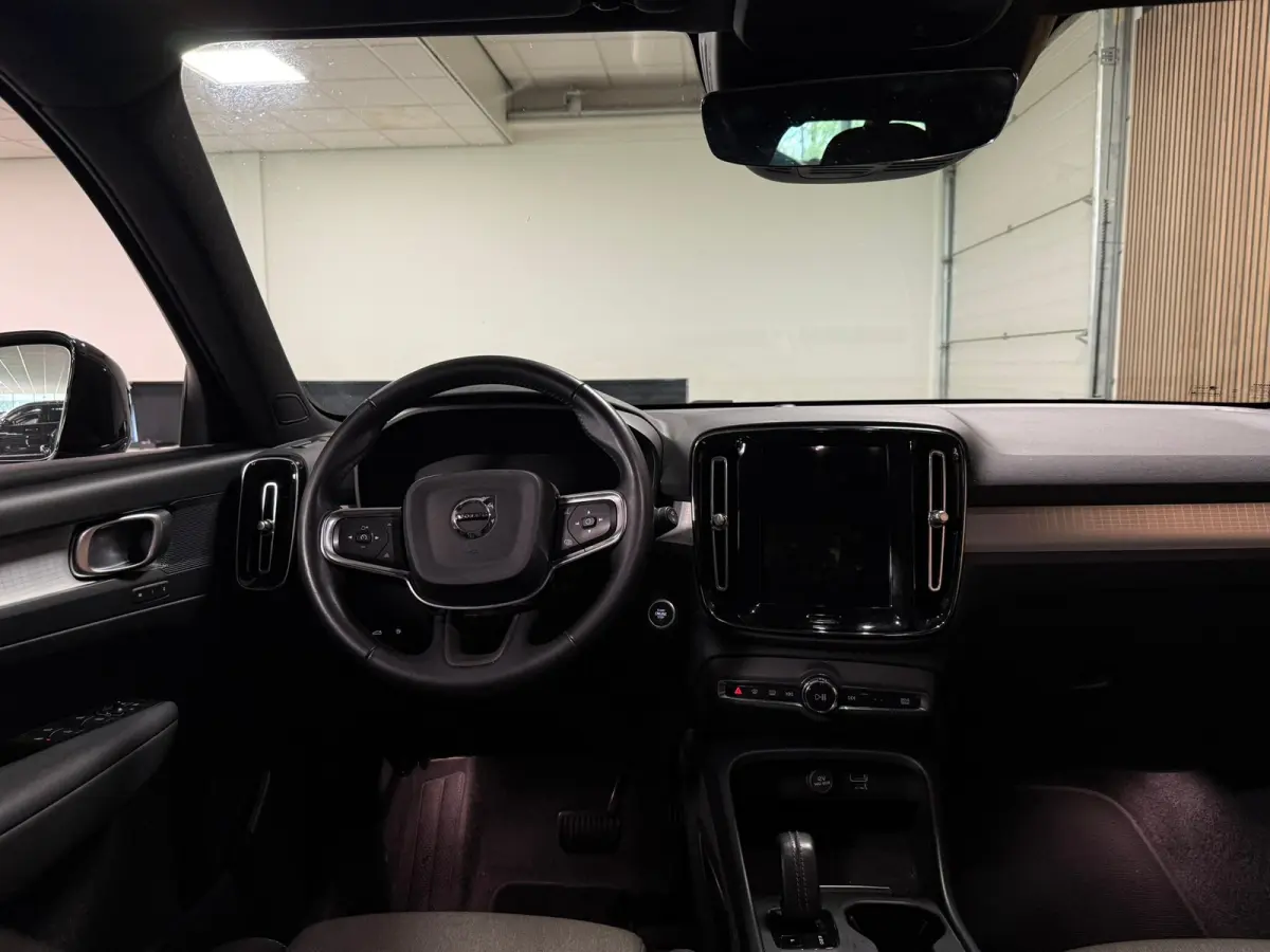 T4 R-Design T4 Recharge R-Design | Bestuurdersstoel elektrisch geheugen | Adaptieve Cruise Control | Stoel en Stuurwielverwarming | Parkeercamera | Standkachel met Volvo On Call App | Pilot 