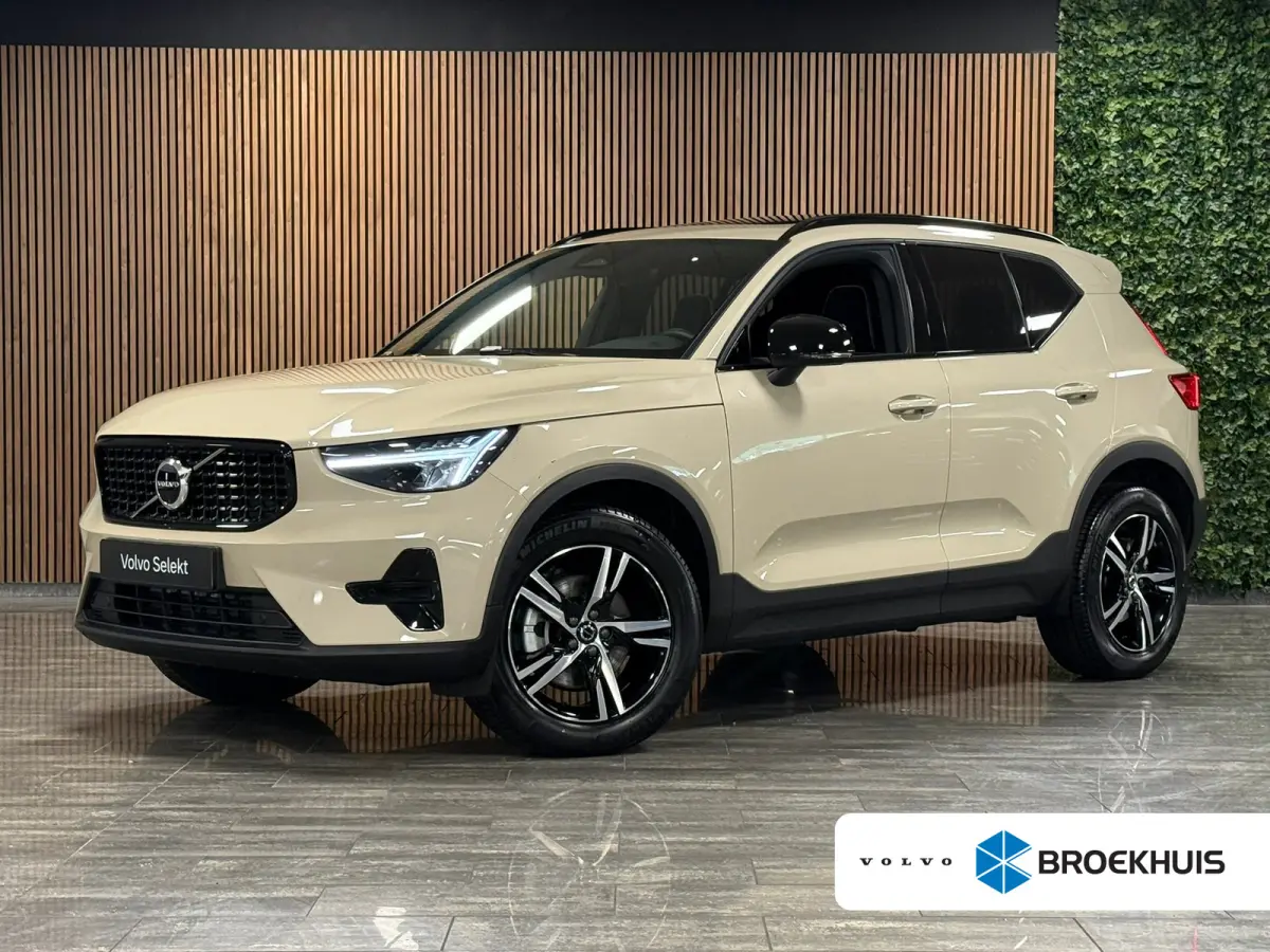 B4 Plus Dark | Schuifdak | Trekhaak | Harman Kardon | Adaptieve Cruise Control | Bestuurdersstoel elektrisch geheugen | Stoel en Stuurwielverwarming | Parkeercamera | 18 Inch | Passagierssto