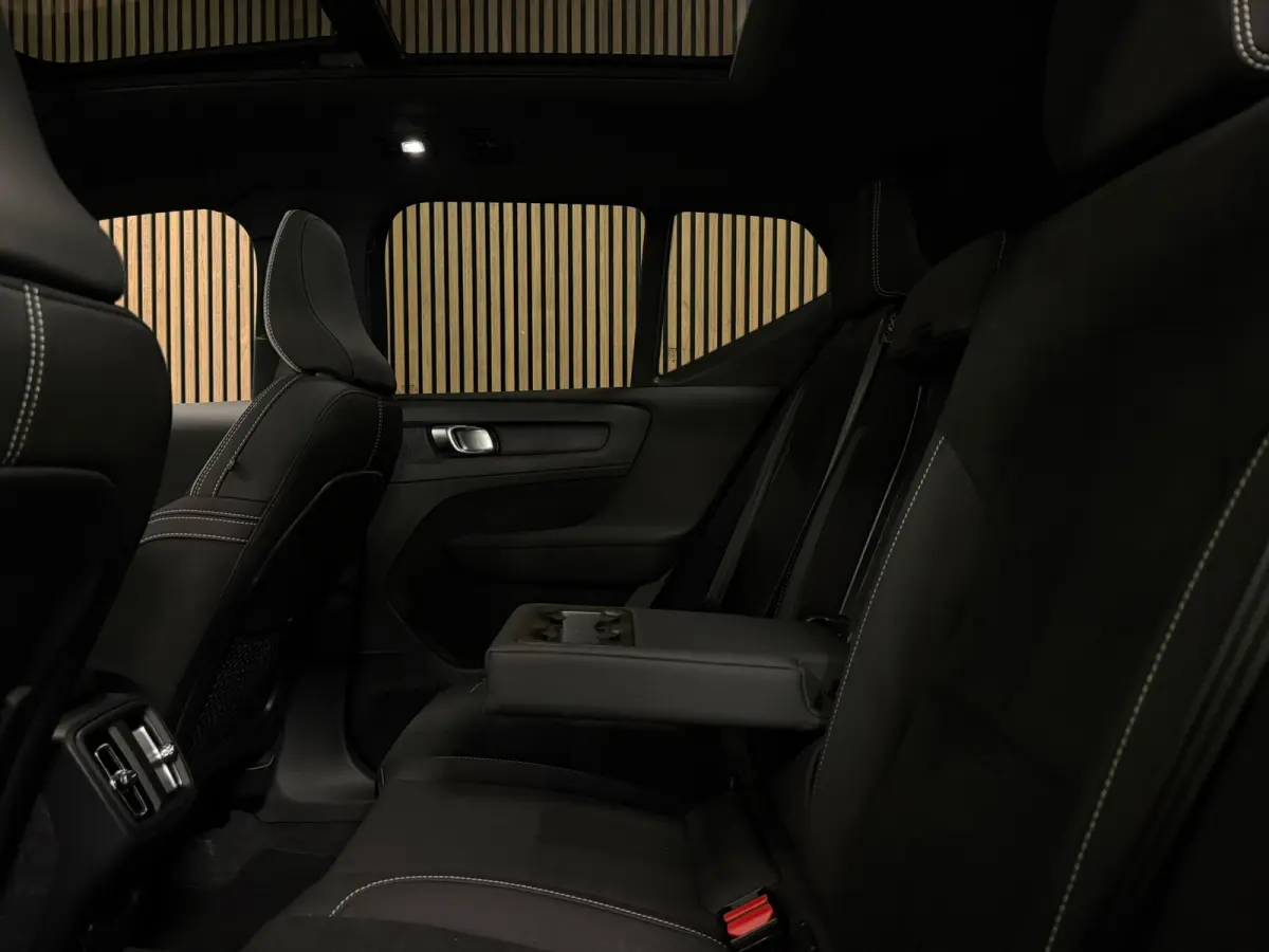 B4 Plus Dark | Schuifdak | Trekhaak | Harman Kardon | Adaptieve Cruise Control | Bestuurdersstoel elektrisch geheugen | Stoel en Stuurwielverwarming | Parkeercamera | 18 Inch | Passagierssto