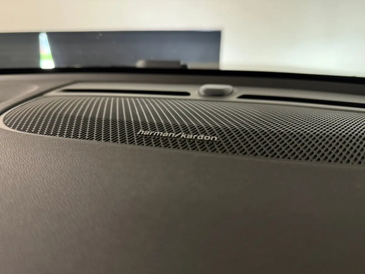 B4 Plus Dark | Schuifdak | Trekhaak | Harman Kardon | Adaptieve Cruise Control | Bestuurdersstoel elektrisch geheugen | Stoel en Stuurwielverwarming | Parkeercamera | 18 Inch | Passagierssto