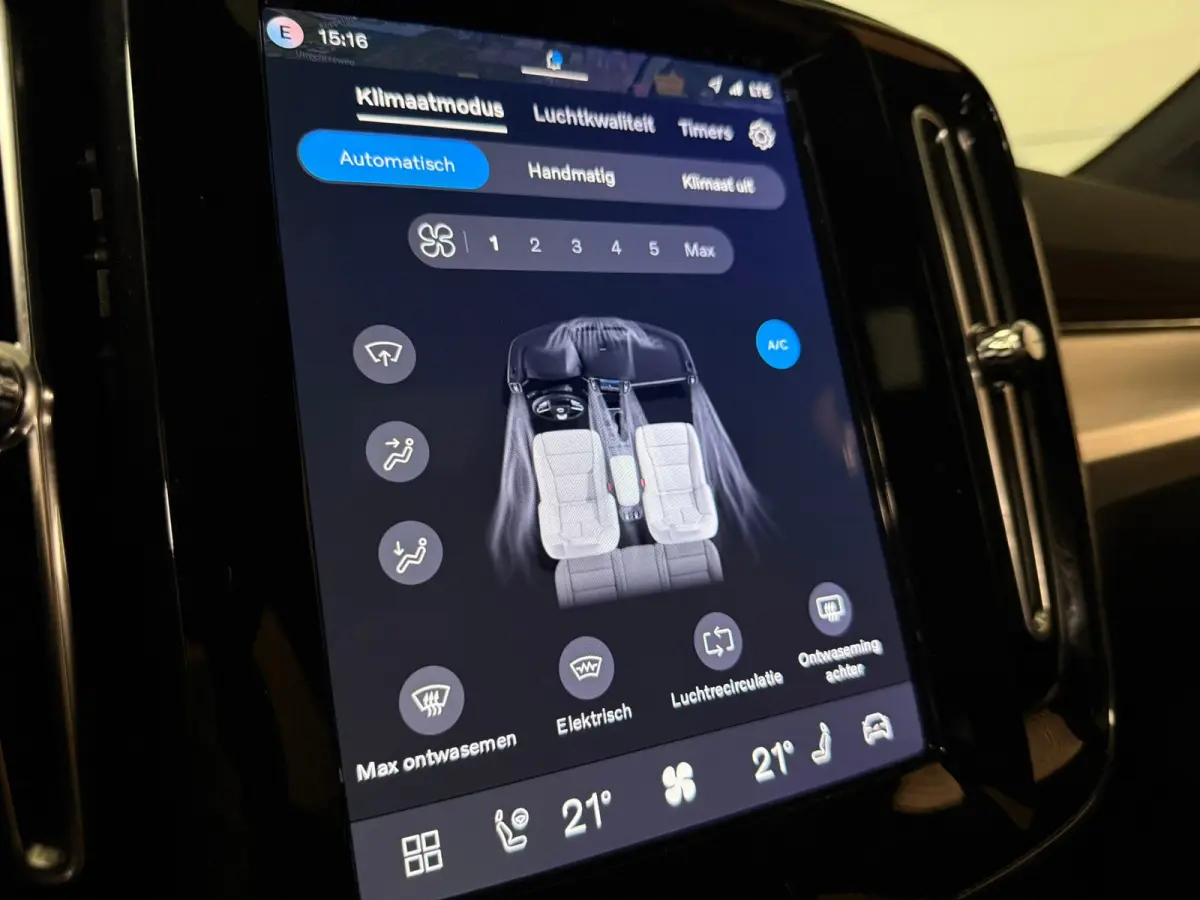 B4 Plus Dark | Schuifdak | Trekhaak | Harman Kardon | Adaptieve Cruise Control | Bestuurdersstoel elektrisch geheugen | Stoel en Stuurwielverwarming | Parkeercamera | 18 Inch | Passagierssto