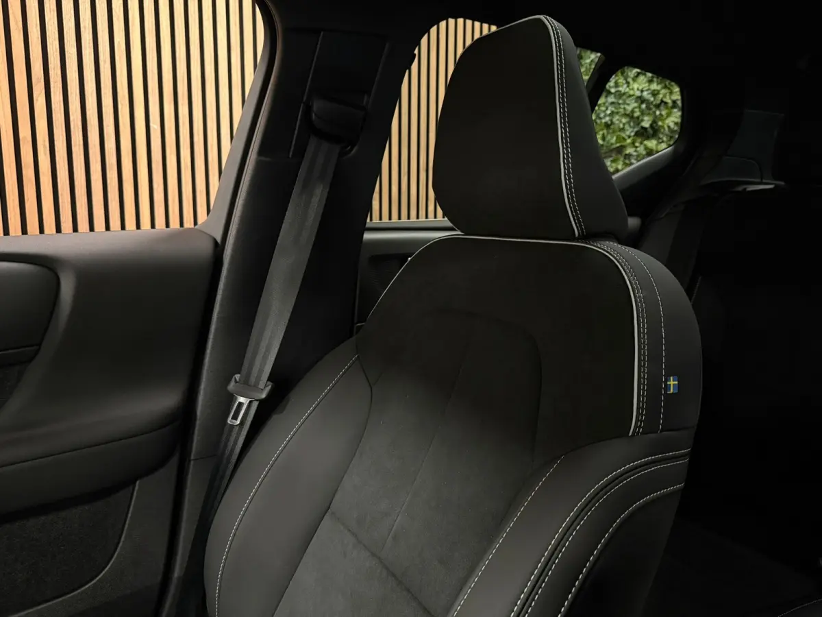 B4 Plus Dark | Schuifdak | Trekhaak | Harman Kardon | Adaptieve Cruise Control | Bestuurdersstoel elektrisch geheugen | Stoel en Stuurwielverwarming | Parkeercamera | 18 Inch | Passagierssto