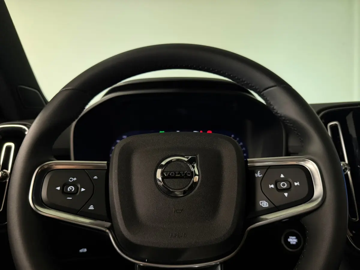 B4 Plus Dark | Schuifdak | Trekhaak | Harman Kardon | Adaptieve Cruise Control | Bestuurdersstoel elektrisch geheugen | Stoel en Stuurwielverwarming | Parkeercamera | 18 Inch | Passagierssto