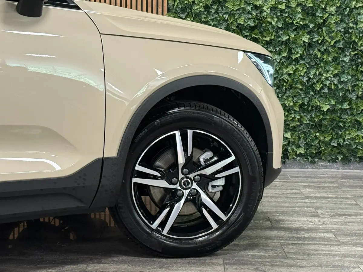 B4 Plus Dark | Schuifdak | Trekhaak | Harman Kardon | Adaptieve Cruise Control | Bestuurdersstoel elektrisch geheugen | Stoel en Stuurwielverwarming | Parkeercamera | 18 Inch | Passagierssto