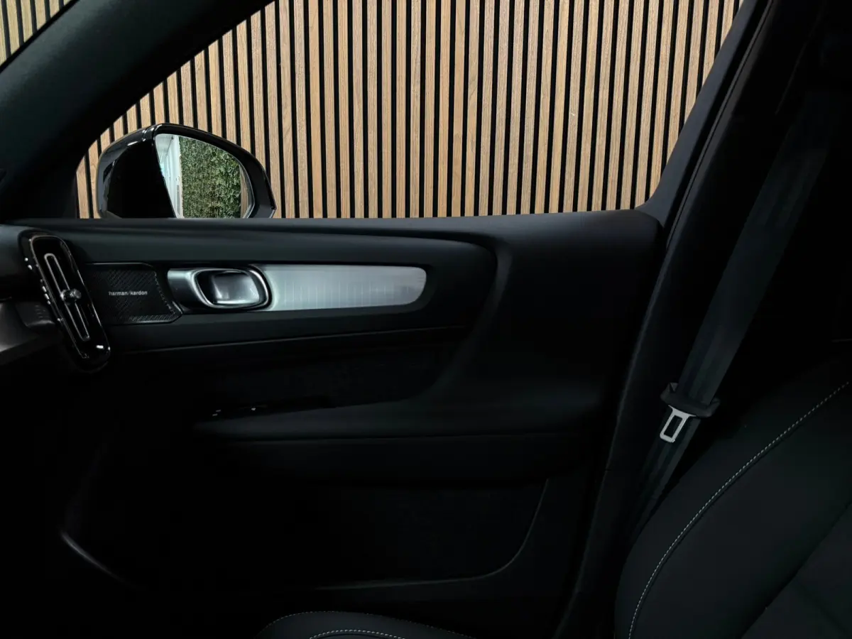 B4 Plus Dark | Schuifdak | Trekhaak | Harman Kardon | Adaptieve Cruise Control | Bestuurdersstoel elektrisch geheugen | Stoel en Stuurwielverwarming | Parkeercamera | 18 Inch | Passagierssto