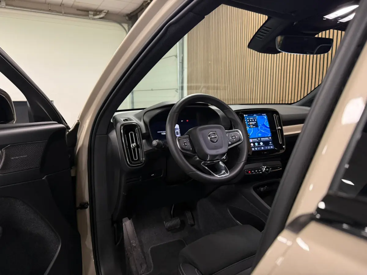B4 Plus Dark | Schuifdak | Trekhaak | Harman Kardon | Adaptieve Cruise Control | Bestuurdersstoel elektrisch geheugen | Stoel en Stuurwielverwarming | Parkeercamera | 18 Inch | Passagierssto