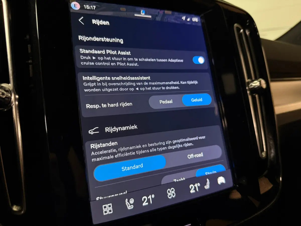 B4 Plus Dark | Schuifdak | Trekhaak | Harman Kardon | Adaptieve Cruise Control | Bestuurdersstoel elektrisch geheugen | Stoel en Stuurwielverwarming | Parkeercamera | 18 Inch | Passagierssto