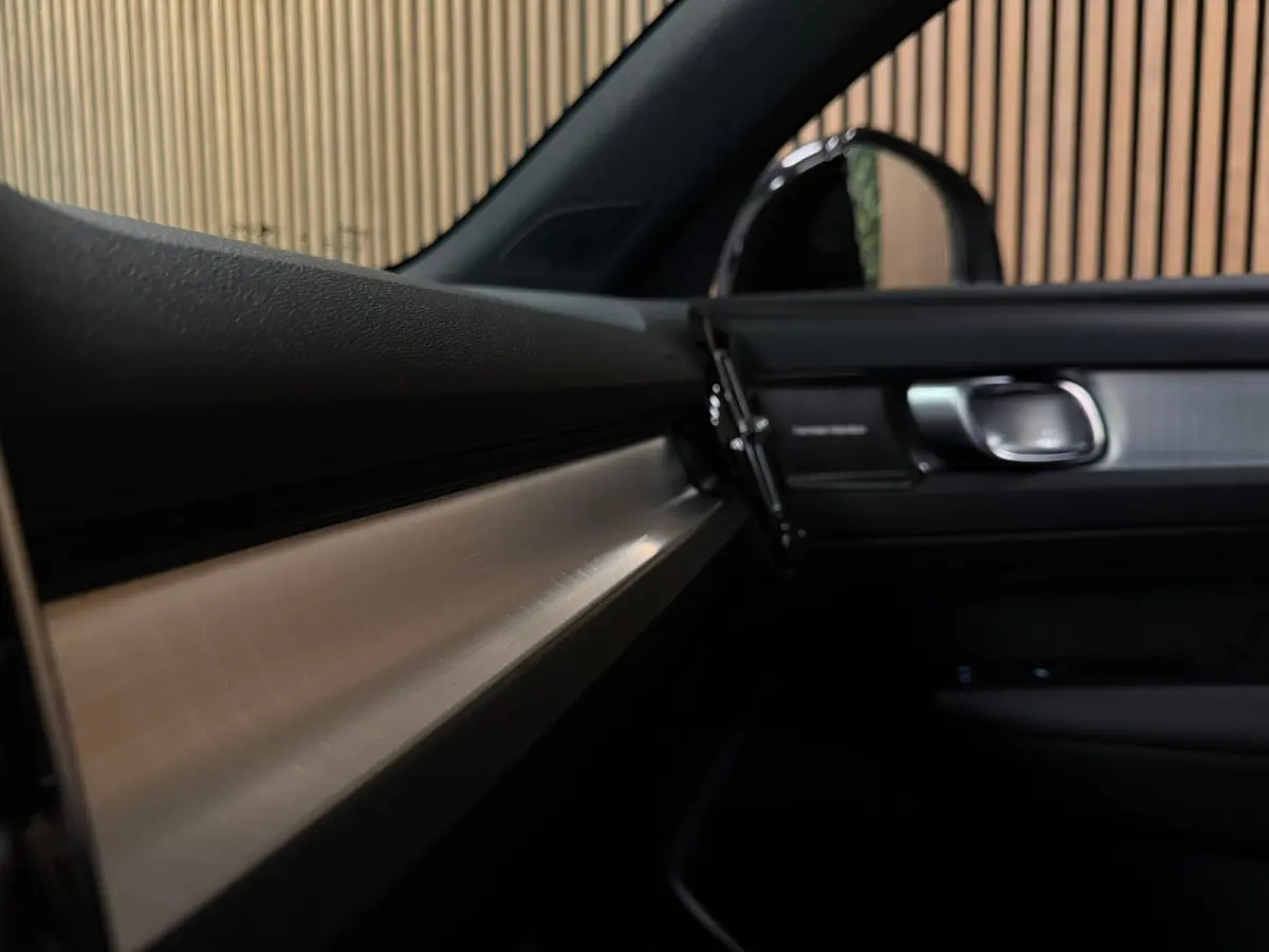B4 Plus Dark | Schuifdak | Trekhaak | Harman Kardon | Adaptieve Cruise Control | Bestuurdersstoel elektrisch geheugen | Stoel en Stuurwielverwarming | Parkeercamera | 18 Inch | Passagierssto