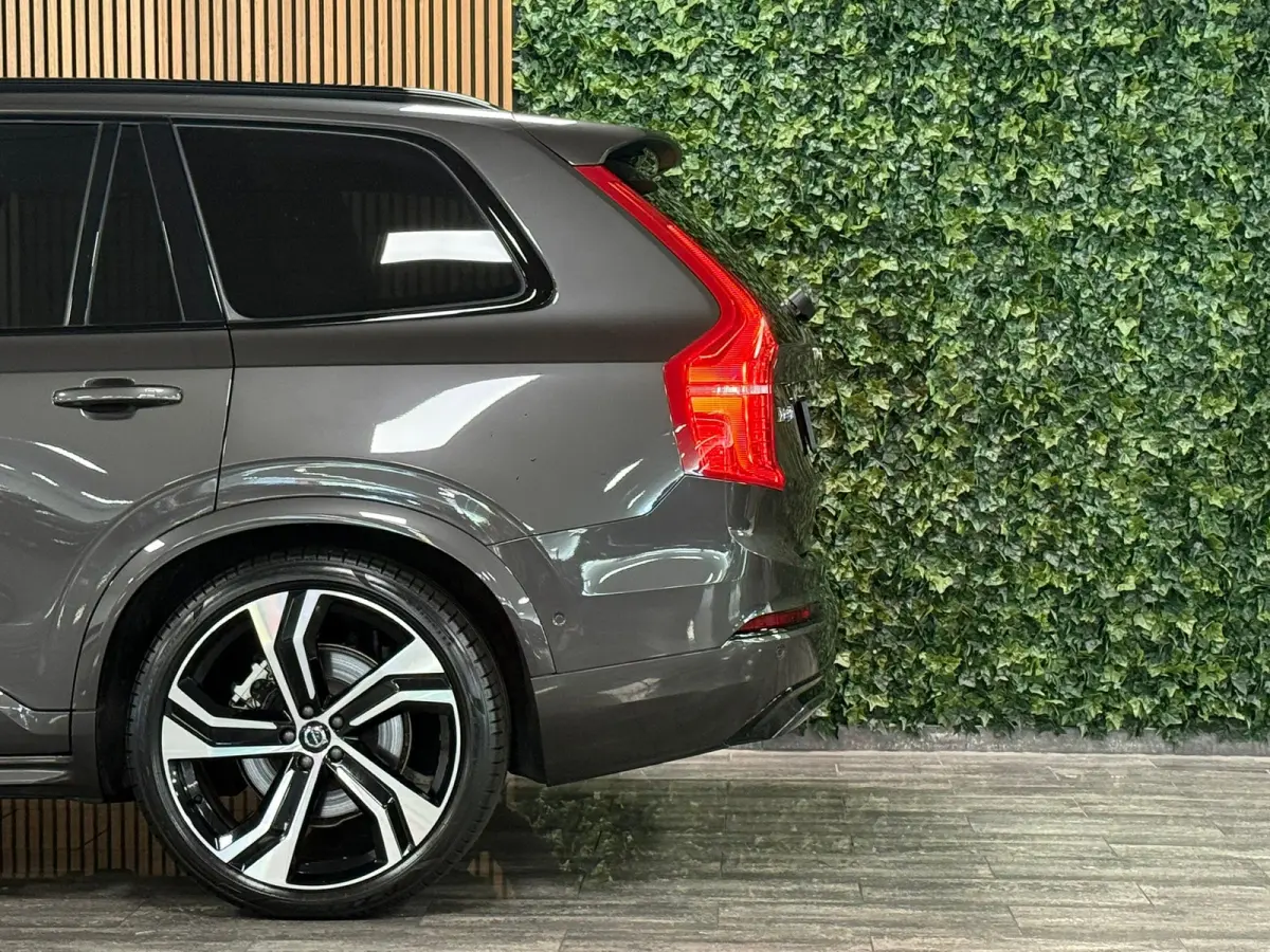 T8 AWD Recharge Ultra Dark | Vol! | Luchtvering | Stoelventilatie | Trekhaak | 360 Camera | Head-Up Display | Stoelmassage | 455pk | Harman Kardon | Adaptieve Cruise Control | Stoelverwarmin