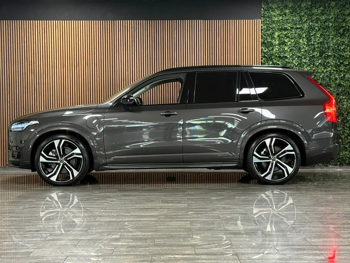 T8 AWD Recharge Ultra Dark | Vol! | Luchtvering | Stoelventilatie | Trekhaak | 360 Camera | Head-Up Display | Stoelmassage | 455pk | Harman Kardon | Adaptieve Cruise Control | Stoelverwarmin