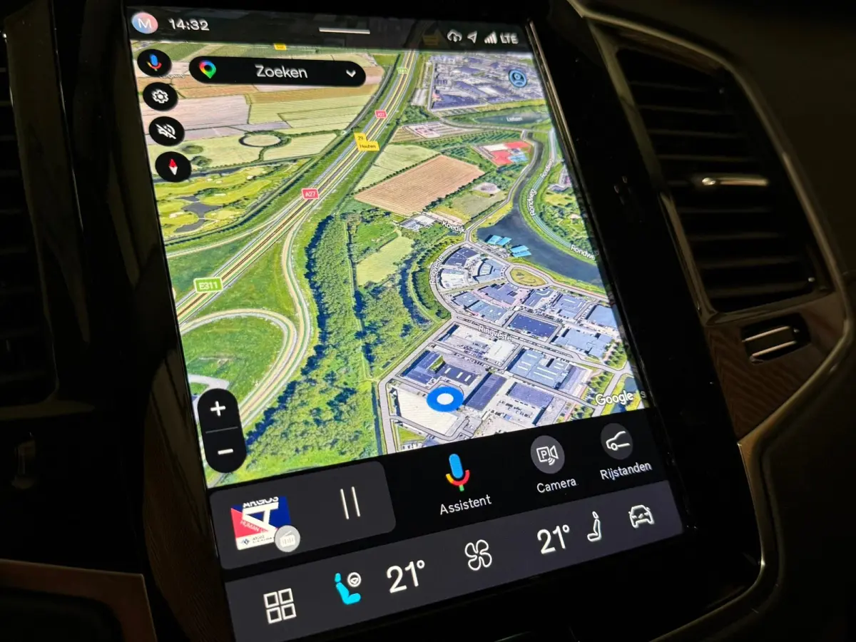 T8 AWD Recharge Ultra Dark | Vol! | Luchtvering | Stoelventilatie | Trekhaak | 360 Camera | Head-Up Display | Stoelmassage | 455pk | Harman Kardon | Adaptieve Cruise Control | Stoelverwarmin