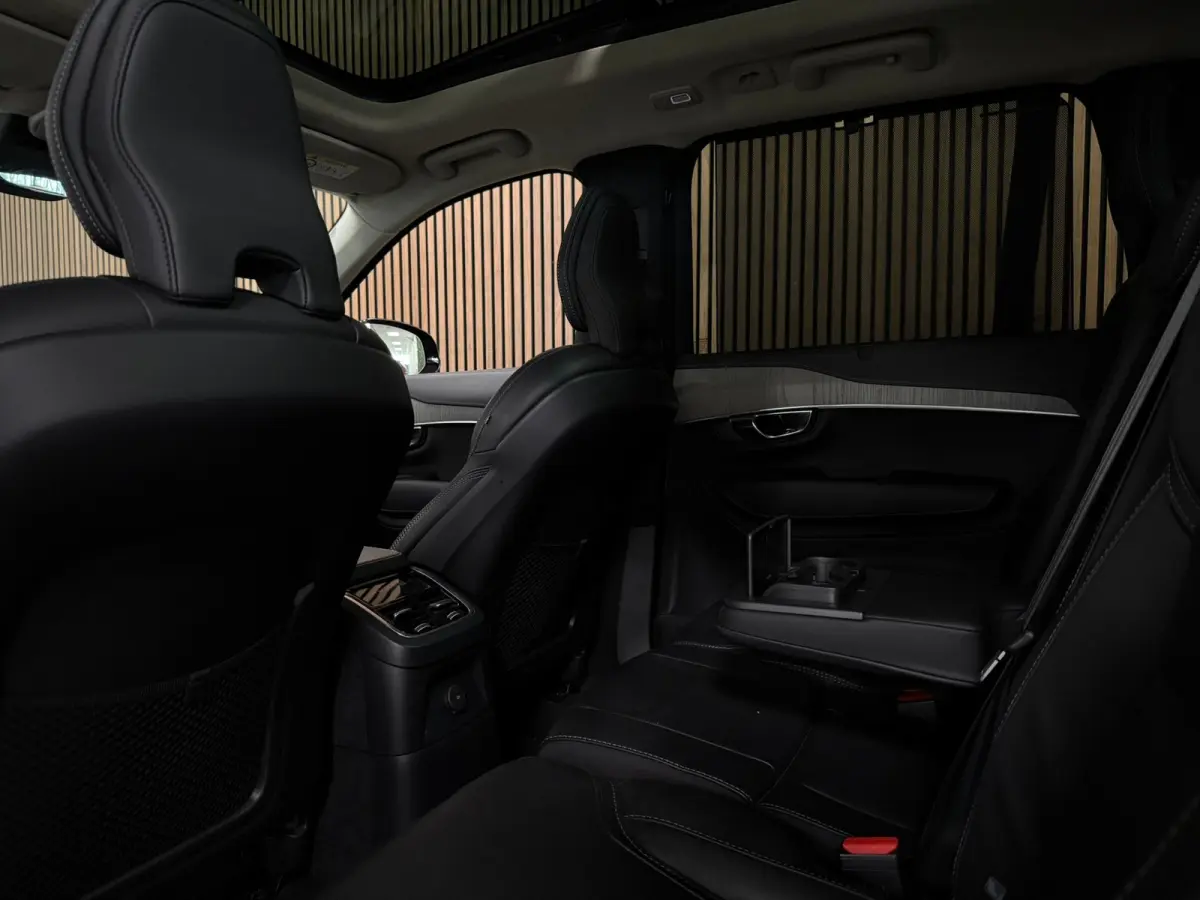 T8 AWD Recharge Ultra Dark | Vol! | Luchtvering | Stoelventilatie | Trekhaak | 360 Camera | Head-Up Display | Stoelmassage | 455pk | Harman Kardon | Adaptieve Cruise Control | Stoelverwarmin