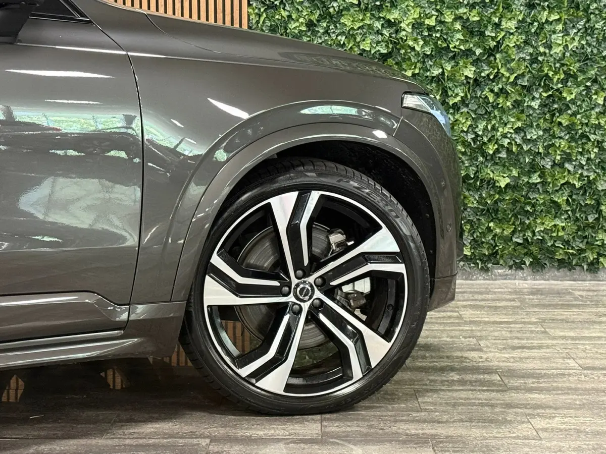 T8 AWD Recharge Ultra Dark | Vol! | Luchtvering | Stoelventilatie | Trekhaak | 360 Camera | Head-Up Display | Stoelmassage | 455pk | Harman Kardon | Adaptieve Cruise Control | Stoelverwarmin