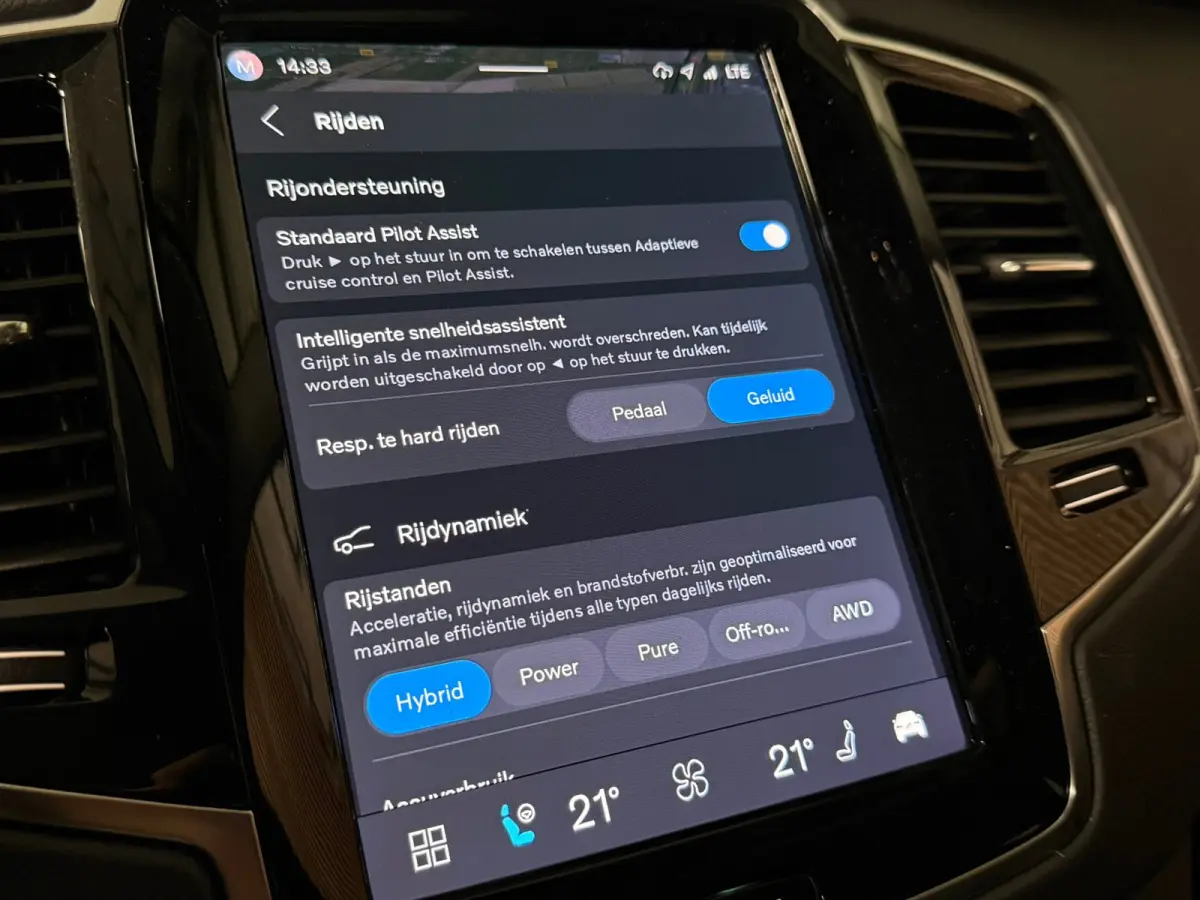 T8 AWD Recharge Ultra Dark | Vol! | Luchtvering | Stoelventilatie | Trekhaak | 360 Camera | Head-Up Display | Stoelmassage | 455pk | Harman Kardon | Adaptieve Cruise Control | Stoelverwarmin