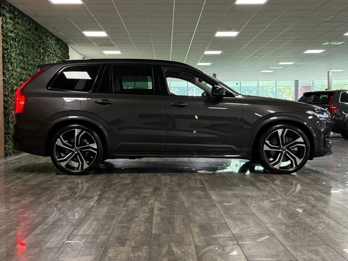 T8 AWD Recharge Ultra Dark | Vol! | Luchtvering | Stoelventilatie | Trekhaak | 360 Camera | Head-Up Display | Stoelmassage | 455pk | Harman Kardon | Adaptieve Cruise Control | Stoelverwarmin
