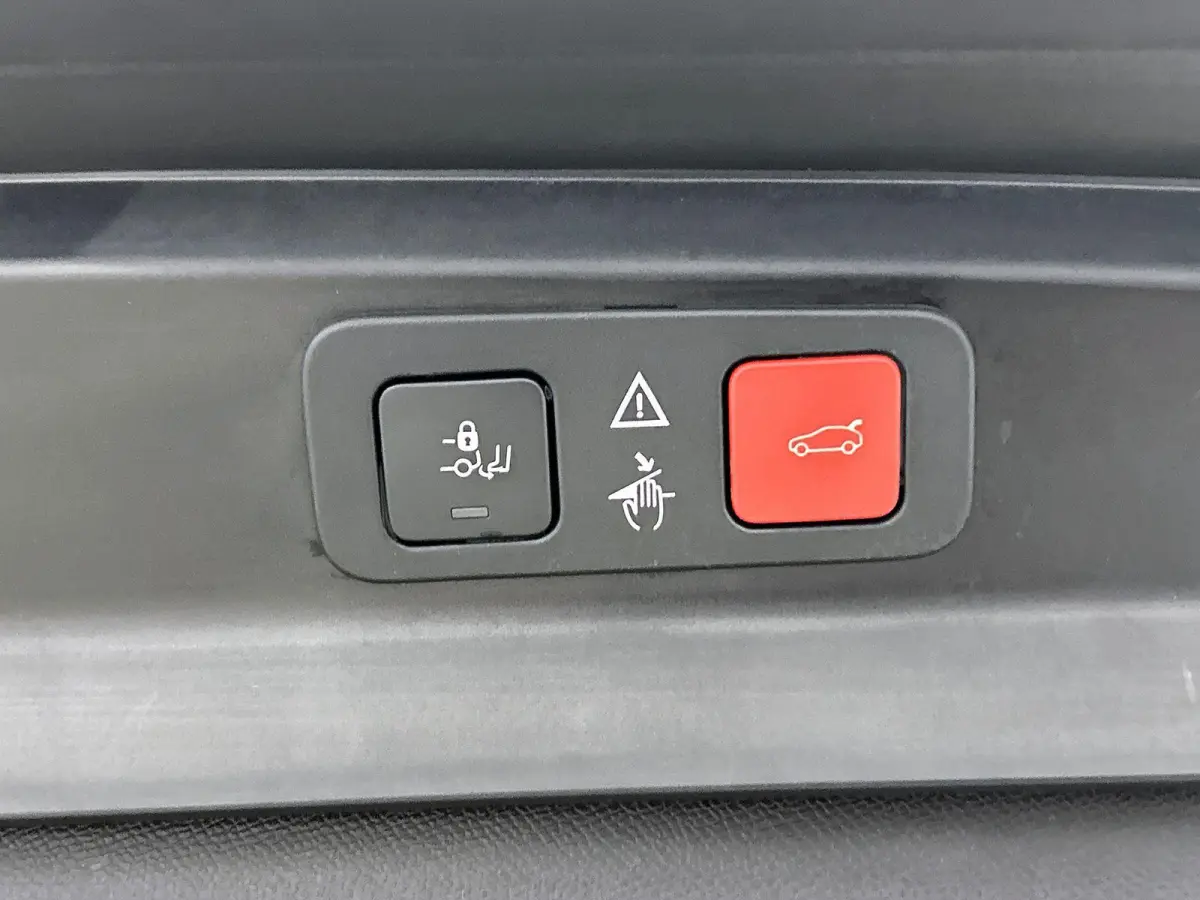 SUV GT Pack Business 130pk Automaat | 7 Zitplaatsen | Navigatie | 360° Camera | FOCAL Premium HiFi | Full Led koplampen | Adaptieve Cruise Control | Handsfree achterklep | Leder/Alcantara |