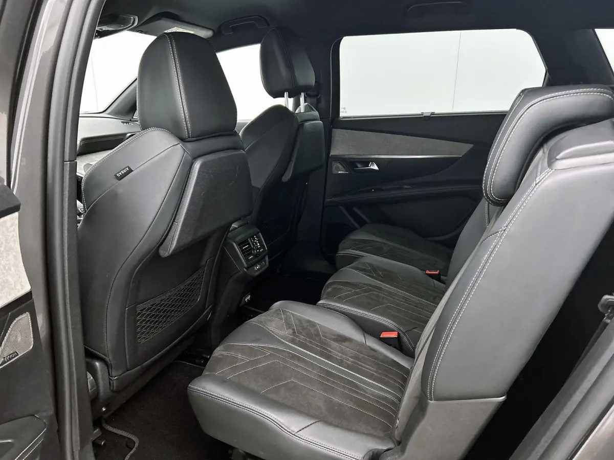 SUV GT Pack Business 130pk Automaat | 7 Zitplaatsen | Navigatie | 360° Camera | FOCAL Premium HiFi | Full Led koplampen | Adaptieve Cruise Control | Handsfree achterklep | Leder/Alcantara |