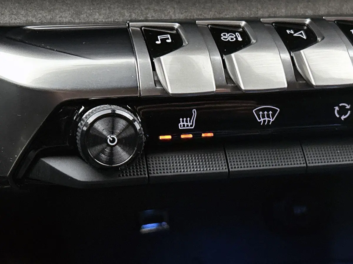 SUV GT Pack Business 130pk Automaat | 7 Zitplaatsen | Navigatie | 360° Camera | FOCAL Premium HiFi | Full Led koplampen | Adaptieve Cruise Control | Handsfree achterklep | Leder/Alcantara |