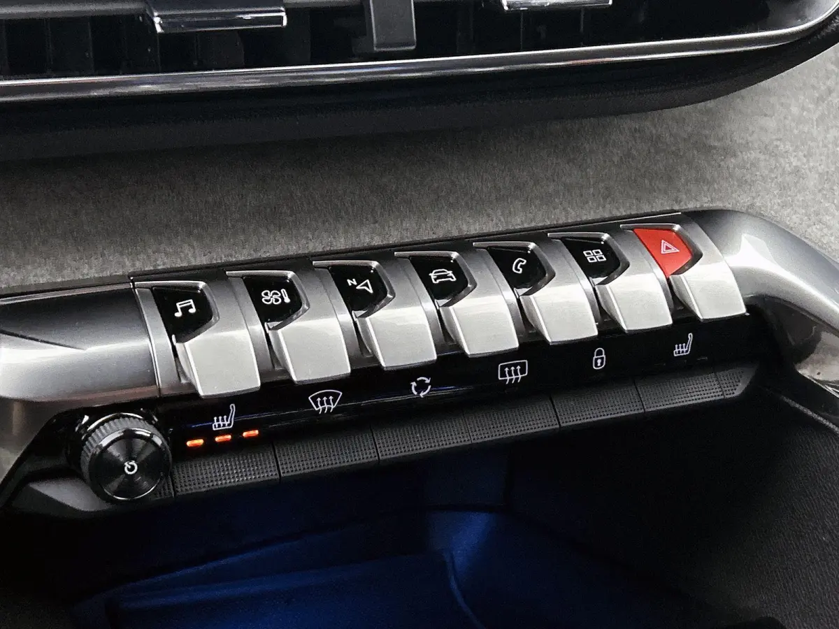SUV GT Pack Business 130pk Automaat | 7 Zitplaatsen | Navigatie | 360° Camera | FOCAL Premium HiFi | Full Led koplampen | Adaptieve Cruise Control | Handsfree achterklep | Leder/Alcantara |