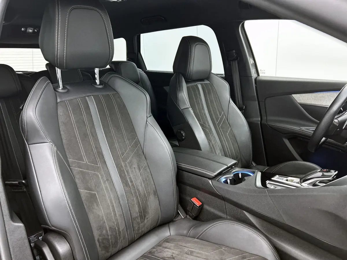 SUV GT Pack Business 130pk Automaat | 7 Zitplaatsen | Navigatie | 360° Camera | FOCAL Premium HiFi | Full Led koplampen | Adaptieve Cruise Control | Handsfree achterklep | Leder/Alcantara |