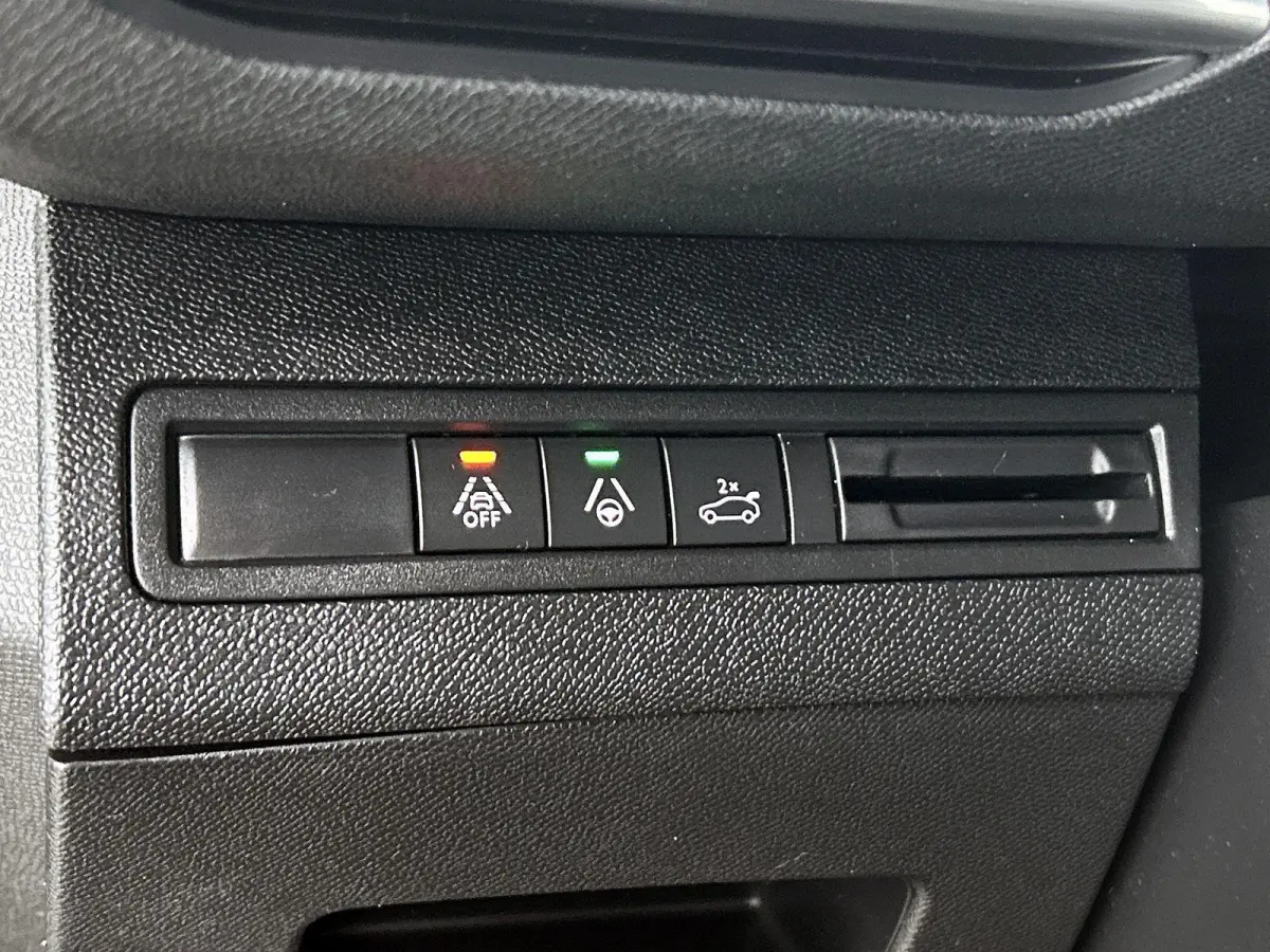 SUV GT Pack Business 130pk Automaat | 7 Zitplaatsen | Navigatie | 360° Camera | FOCAL Premium HiFi | Full Led koplampen | Adaptieve Cruise Control | Handsfree achterklep | Leder/Alcantara |
