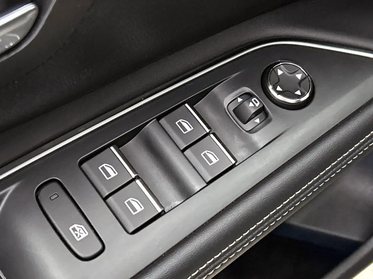 SUV GT Pack Business 130pk Automaat | 7 Zitplaatsen | Navigatie | 360° Camera | FOCAL Premium HiFi | Full Led koplampen | Adaptieve Cruise Control | Handsfree achterklep | Leder/Alcantara |