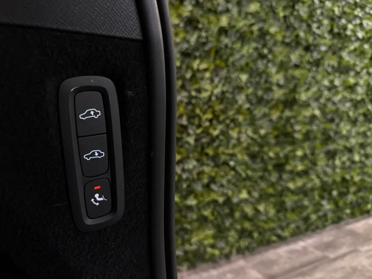 T8 AWD Recharge Ultra Ultimate Bright | Bowers & Wilkins | Luchtvering | Trekhaak | 360 Camera | Head-Up Display | 455pk | Adaptieve Cruise Control | Stoelverwarming voor+achter | Stuurwielv