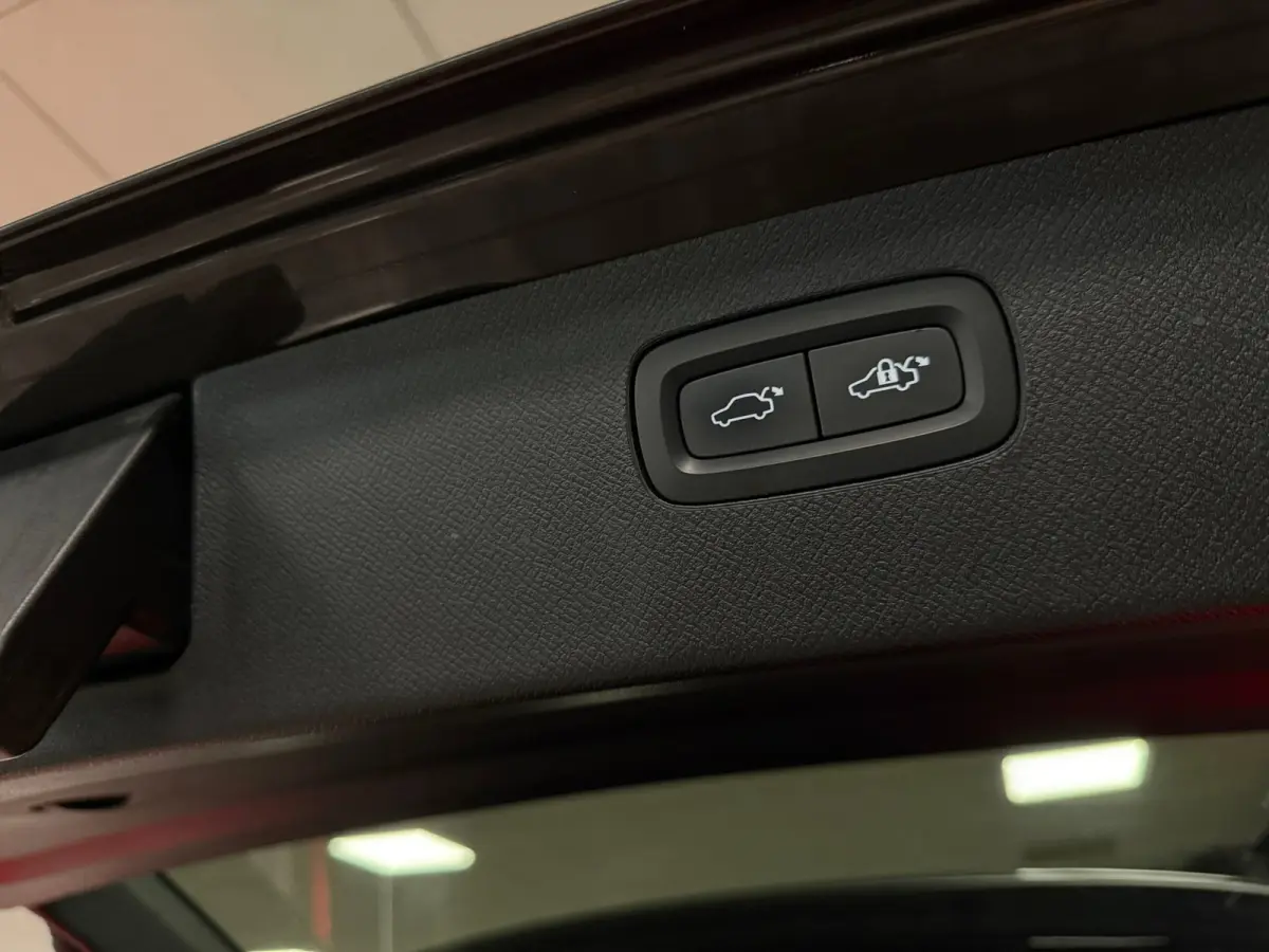 T8 AWD Recharge Ultra Ultimate Bright | Bowers & Wilkins | Luchtvering | Trekhaak | 360 Camera | Head-Up Display | 455pk | Adaptieve Cruise Control | Stoelverwarming voor+achter | Stuurwielv