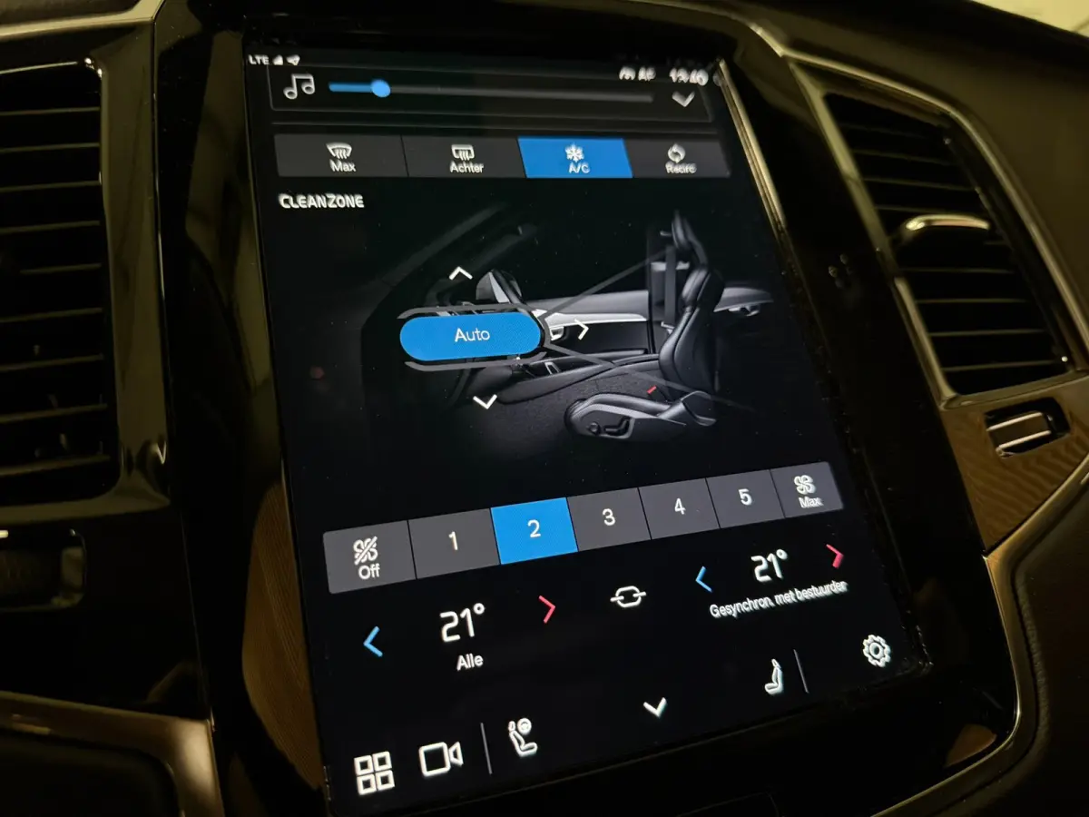 T8 AWD Recharge Ultra Ultimate Bright | Bowers & Wilkins | Luchtvering | Trekhaak | 360 Camera | Head-Up Display | 455pk | Adaptieve Cruise Control | Stoelverwarming voor+achter | Stuurwielv