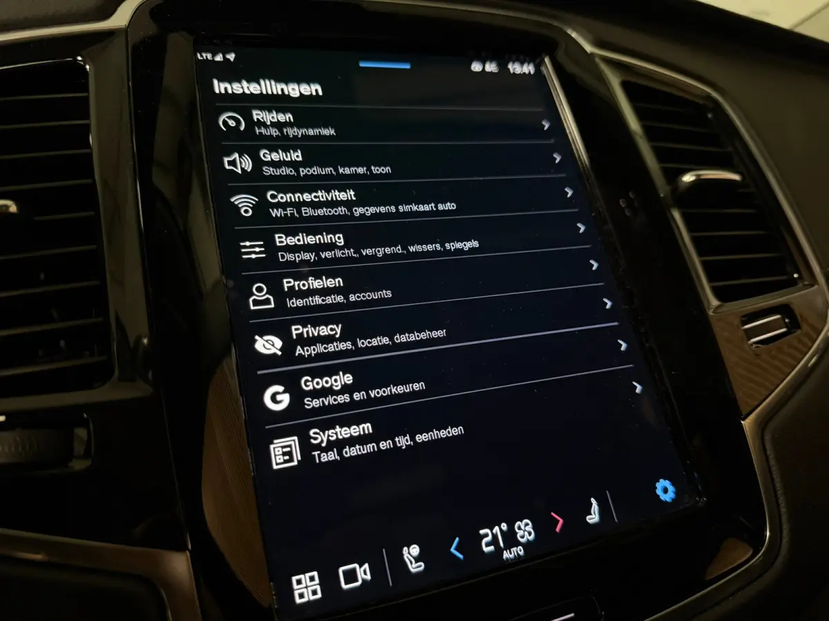 T8 AWD Recharge Ultra Ultimate Bright | Bowers & Wilkins | Luchtvering | Trekhaak | 360 Camera | Head-Up Display | 455pk | Adaptieve Cruise Control | Stoelverwarming voor+achter | Stuurwielv