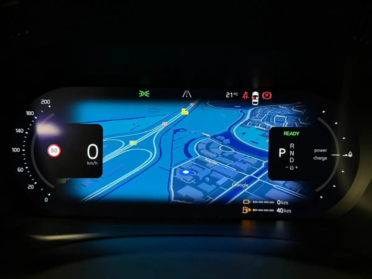 T6 AWD Recharge Plus Dark | Trekhaak | Harman Kardon | Adaptieve Cruise Control | Stoelverwarming voor+achter | Stuurwielverwarming | Full LED Meesturende koplampen | Parkeercamera | Pilot A