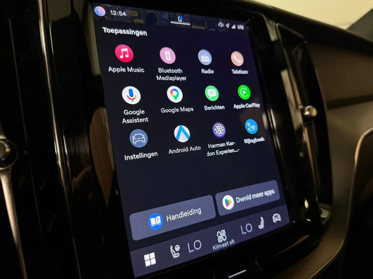 T6 AWD Recharge Plus Dark | Trekhaak | Harman Kardon | Adaptieve Cruise Control | Stoelverwarming voor+achter | Stuurwielverwarming | Full LED Meesturende koplampen | Parkeercamera | Pilot A