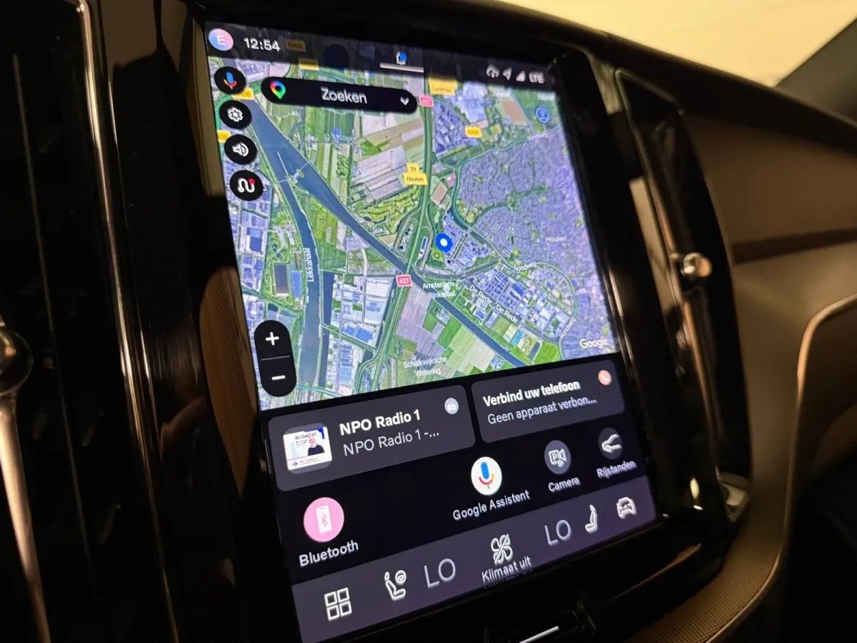 T6 AWD Recharge Plus Dark | Trekhaak | Harman Kardon | Adaptieve Cruise Control | Stoelverwarming voor+achter | Stuurwielverwarming | Full LED Meesturende koplampen | Parkeercamera | Pilot A