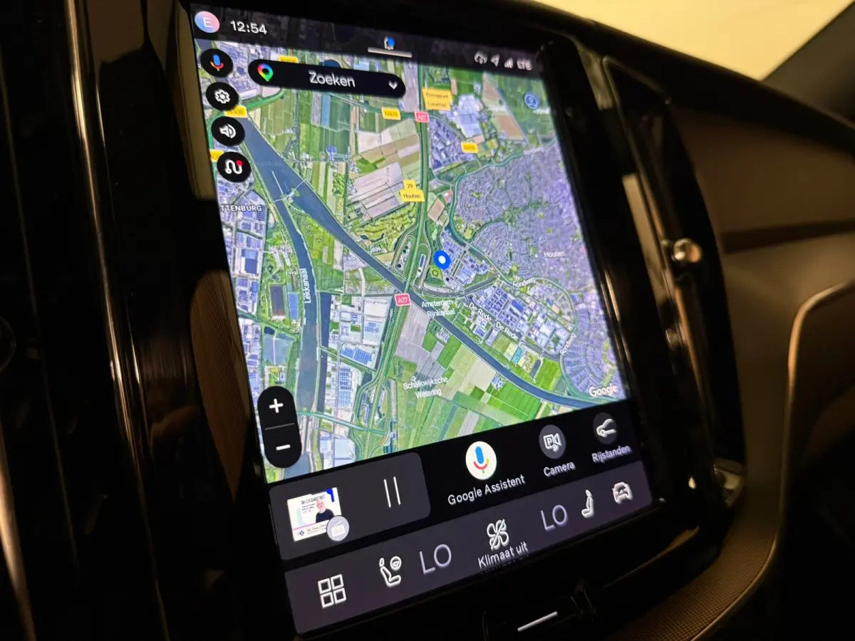 T6 AWD Recharge Plus Dark | Trekhaak | Harman Kardon | Adaptieve Cruise Control | Stoelverwarming voor+achter | Stuurwielverwarming | Full LED Meesturende koplampen | Parkeercamera | Pilot A