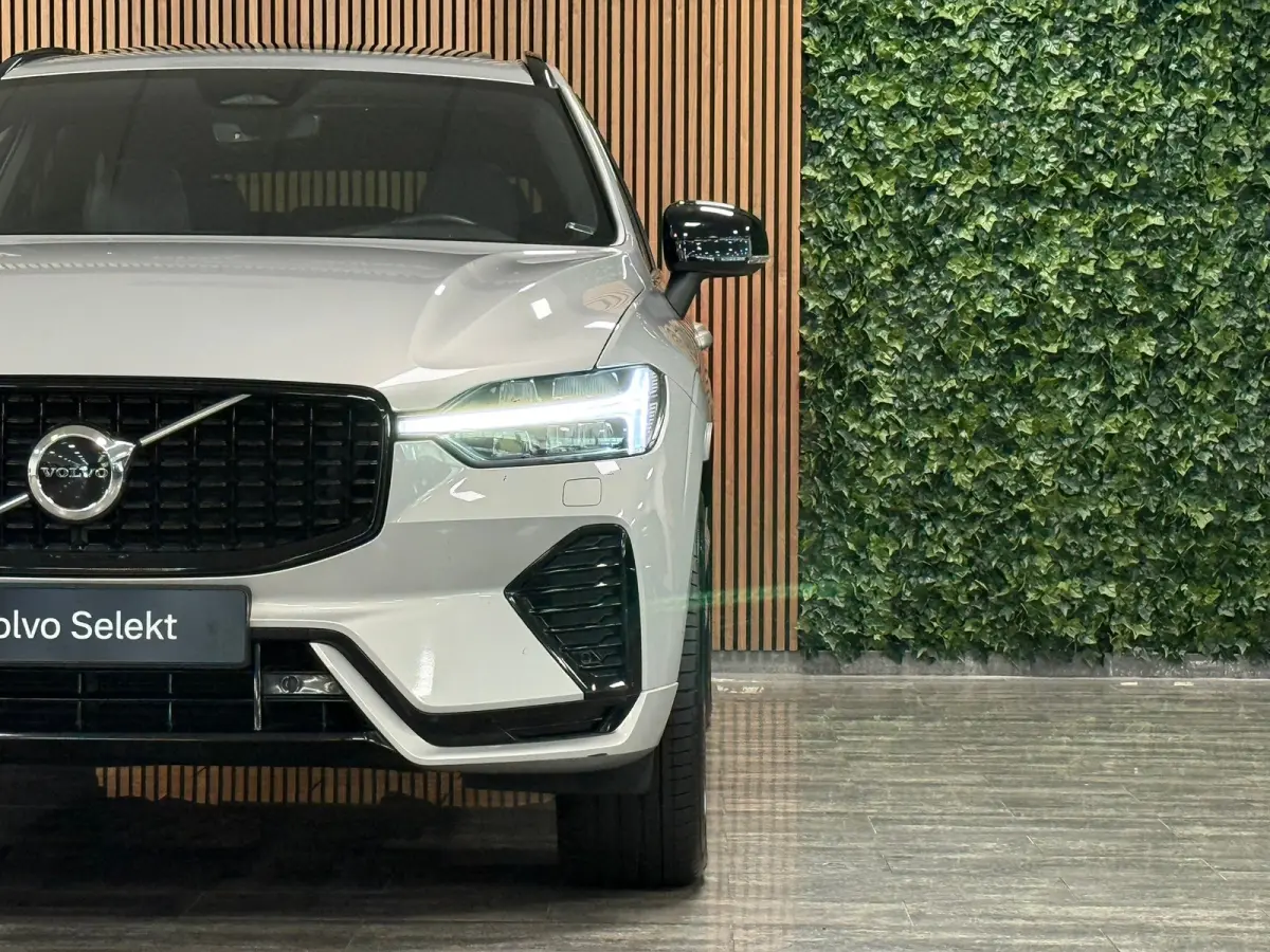 T6 AWD Recharge Plus Dark | Trekhaak | Harman Kardon | Adaptieve Cruise Control | Stoelverwarming voor+achter | Stuurwielverwarming | Full LED Meesturende koplampen | Parkeercamera | Pilot A