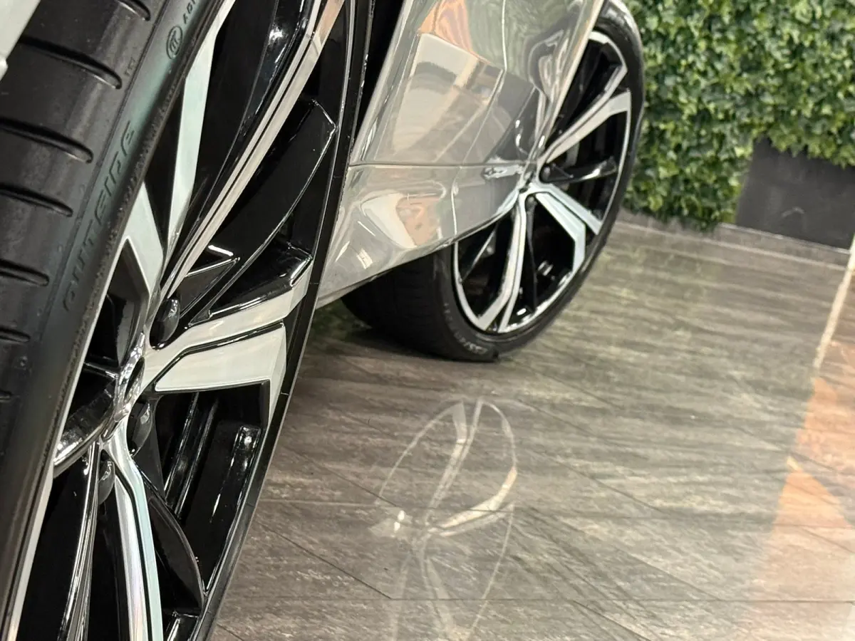 T6 AWD Recharge Plus Dark | Trekhaak | Harman Kardon | Adaptieve Cruise Control | Stoelverwarming voor+achter | Stuurwielverwarming | Full LED Meesturende koplampen | Parkeercamera | Pilot A