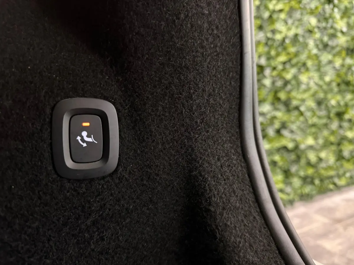 T6 AWD Recharge Plus Dark | Trekhaak | Harman Kardon | Adaptieve Cruise Control | Stoelverwarming voor+achter | Stuurwielverwarming | Full LED Meesturende koplampen | Parkeercamera | Pilot A