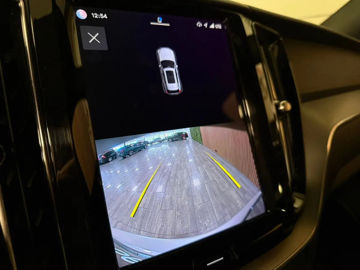 T6 AWD Recharge Plus Dark | Trekhaak | Harman Kardon | Adaptieve Cruise Control | Stoelverwarming voor+achter | Stuurwielverwarming | Full LED Meesturende koplampen | Parkeercamera | Pilot A