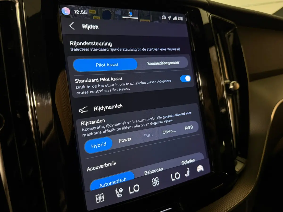 T6 AWD Recharge Plus Dark | Trekhaak | Harman Kardon | Adaptieve Cruise Control | Stoelverwarming voor+achter | Stuurwielverwarming | Full LED Meesturende koplampen | Parkeercamera | Pilot A
