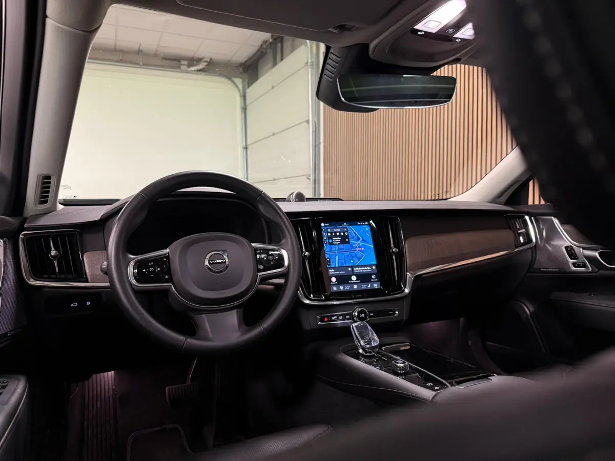 T8 AWD Recharge Ultimate Dark | Bowers & Wilkins | Luchtvering | Stoelventilatie | Schuifdak | Head-Up Display | Stoelmassage | 455pk | Adaptieve Cruise Control | Stoelverwarming voor+achter
