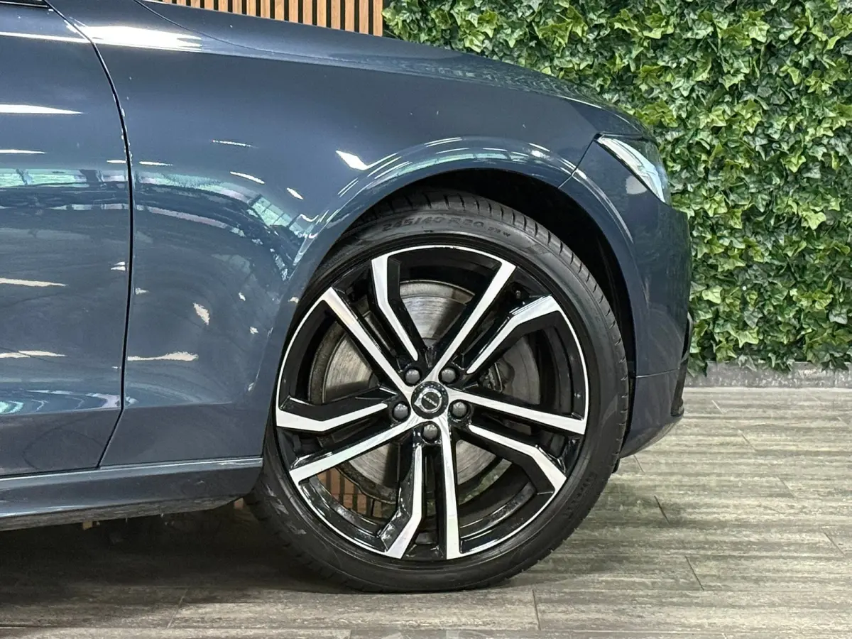 T8 AWD Recharge Ultimate Dark | Bowers & Wilkins | Luchtvering | Stoelventilatie | Schuifdak | Head-Up Display | Stoelmassage | 455pk | Adaptieve Cruise Control | Stoelverwarming voor+achter