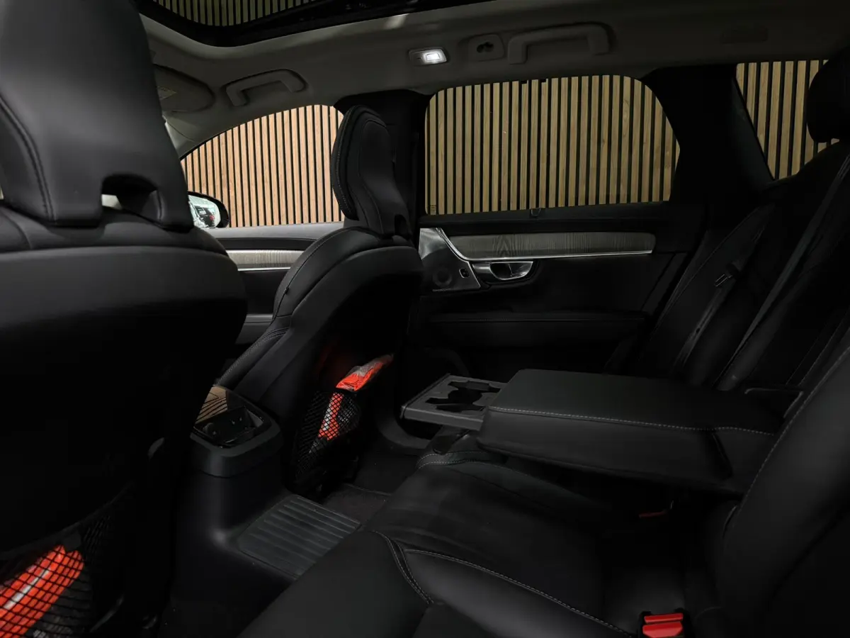 T8 AWD Recharge Ultimate Dark | Bowers & Wilkins | Luchtvering | Stoelventilatie | Schuifdak | Head-Up Display | Stoelmassage | 455pk | Adaptieve Cruise Control | Stoelverwarming voor+achter