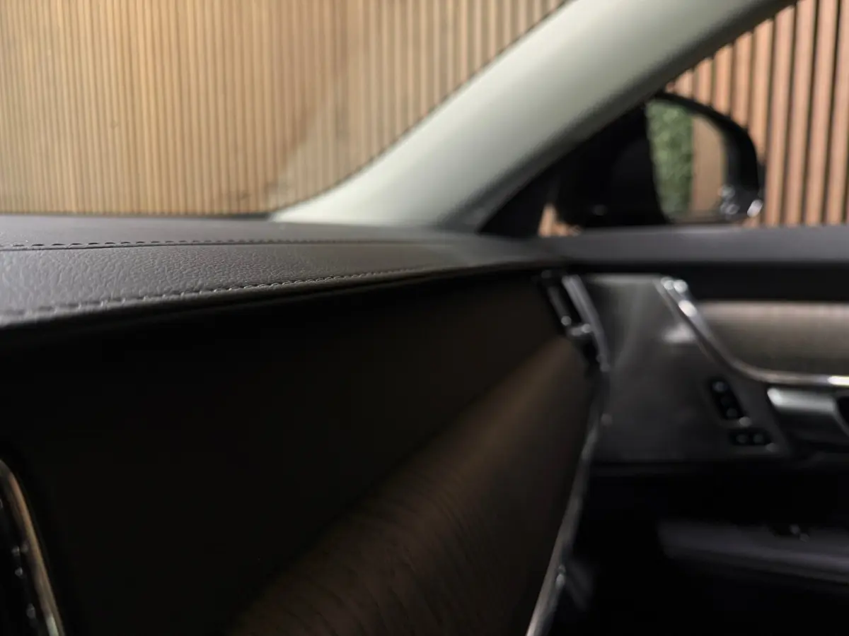 T8 AWD Recharge Ultimate Dark | Bowers & Wilkins | Luchtvering | Stoelventilatie | Schuifdak | Head-Up Display | Stoelmassage | 455pk | Adaptieve Cruise Control | Stoelverwarming voor+achter